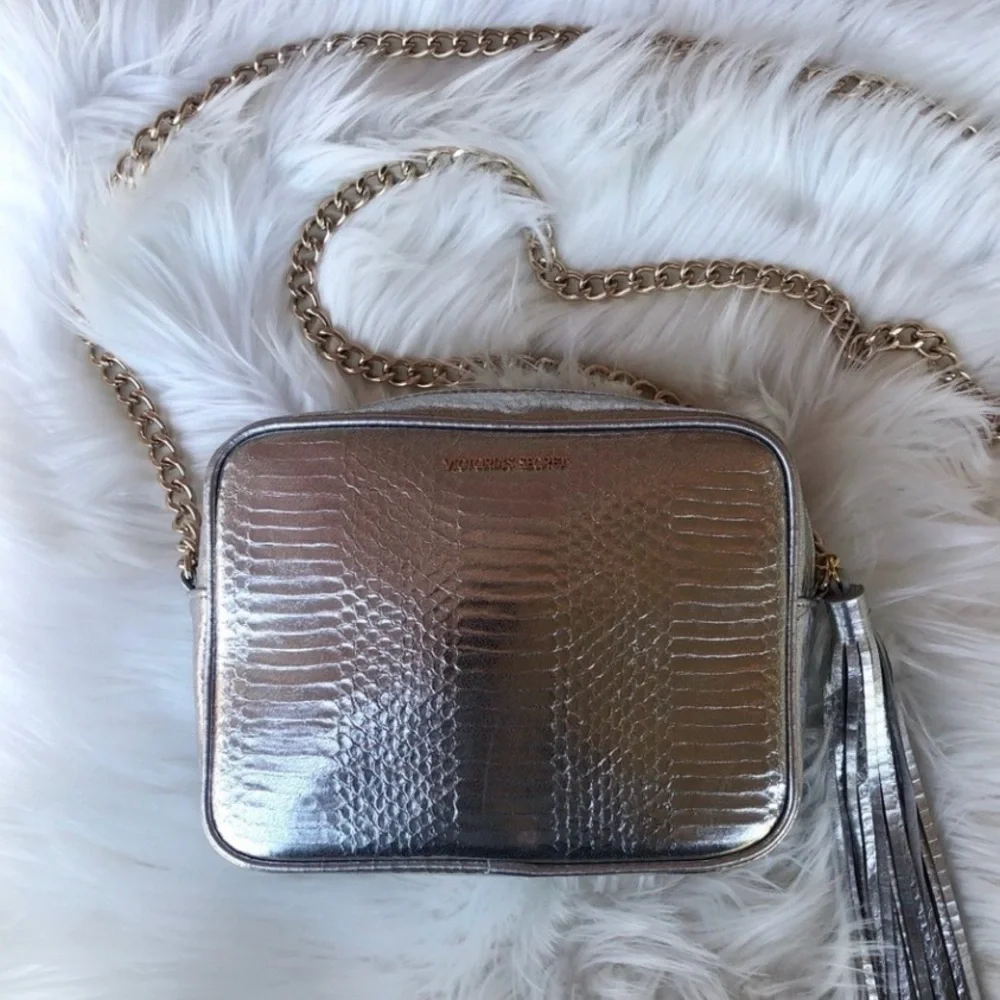 NWOT Victoria’s Secret Silver Snake Print Chain Purse Pocketbook Crossbody Bag 👜